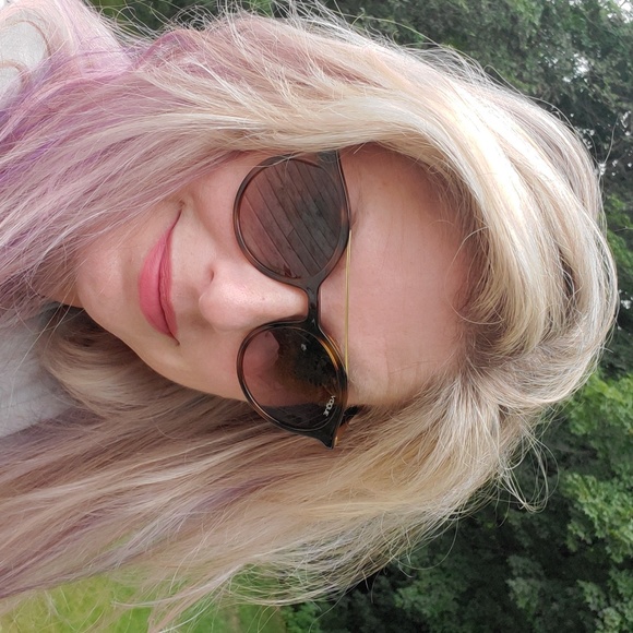 Round Vogue Tortoise Sunglasses - Picture 2 of 12